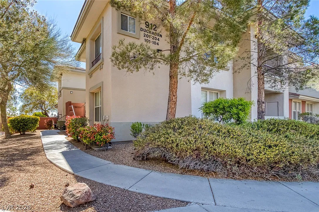 2 bed, 2.0 bath, 1269 sqft, $1,687 — Photo 2
