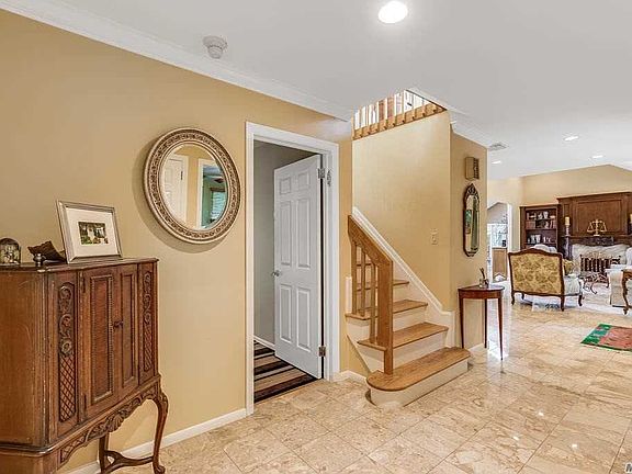 5th image of 2 Headley Way