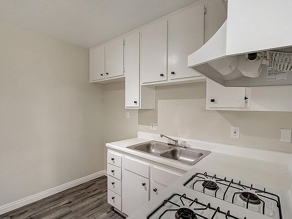 4th image of 4832 W 116th St APT 2