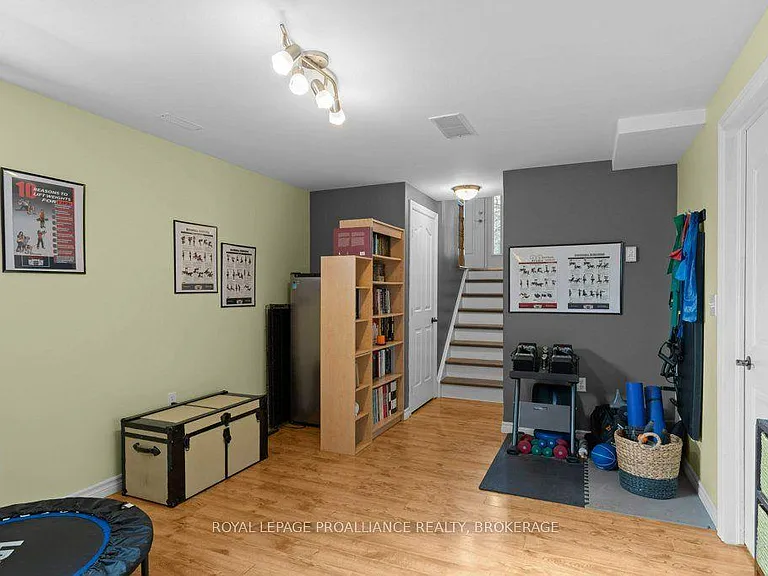 146 Virginia St — Photo 9