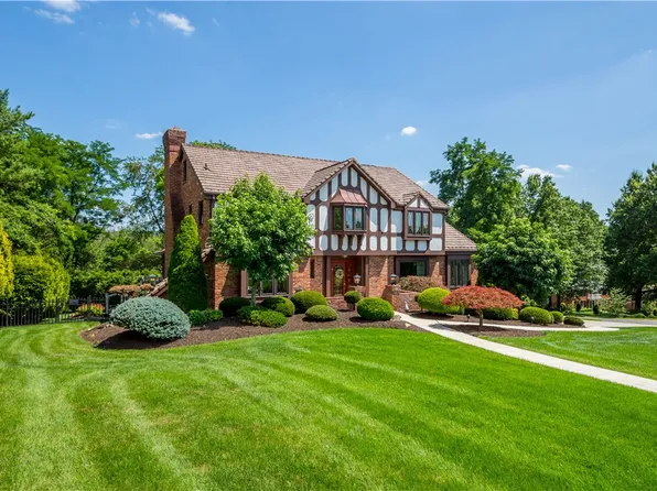 2665 Gloucester Dr, Pittsburgh, PA 15241
