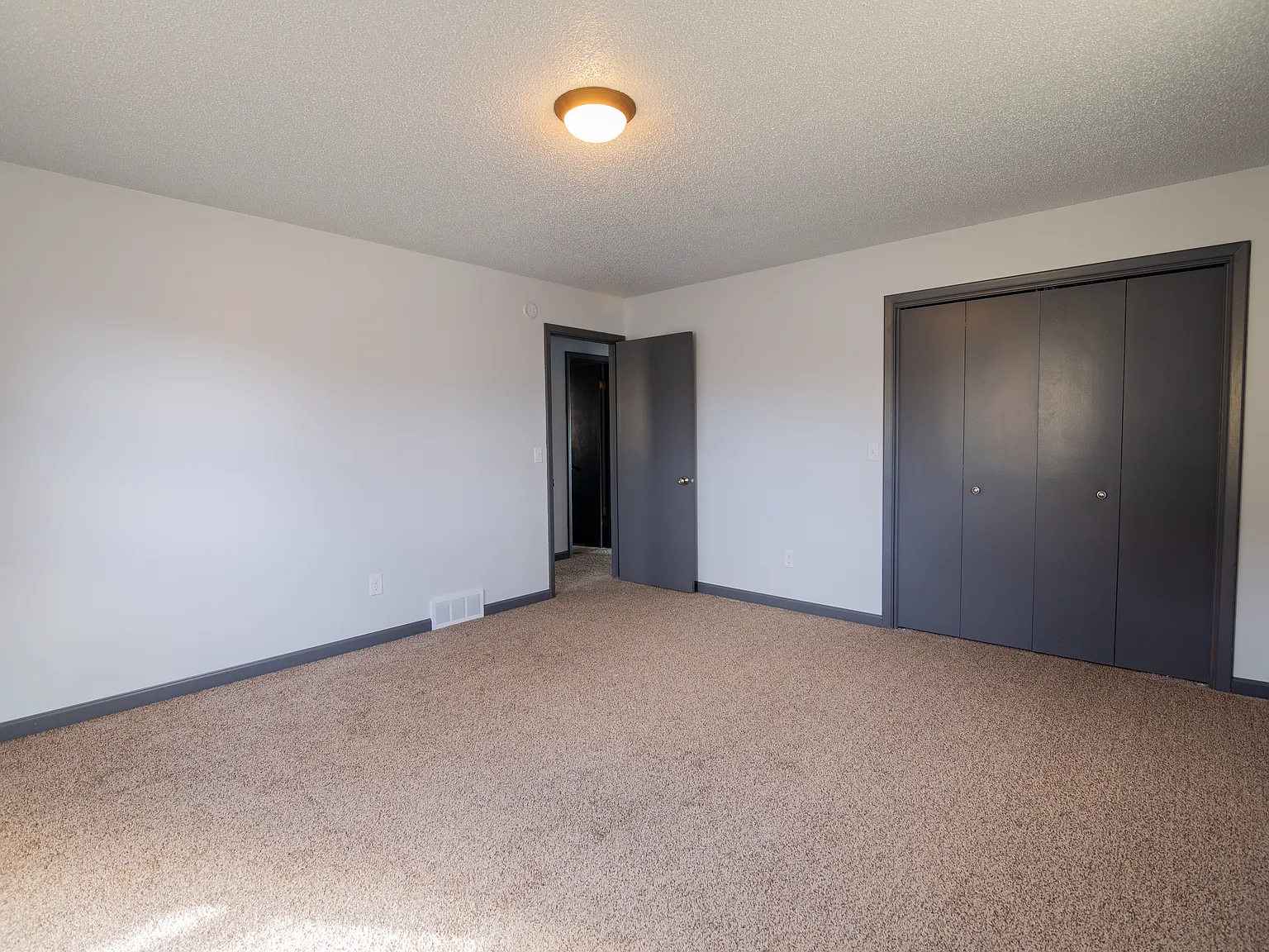 3 bed, 1.5 bath, 1500 sqft, $1,995 — Photo 4