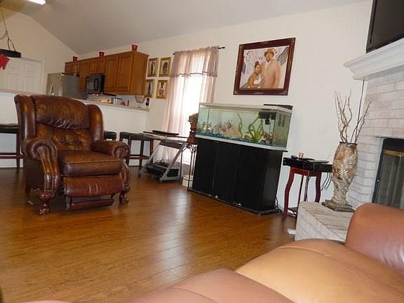 3rd image of 3916 Silver Springs Dr