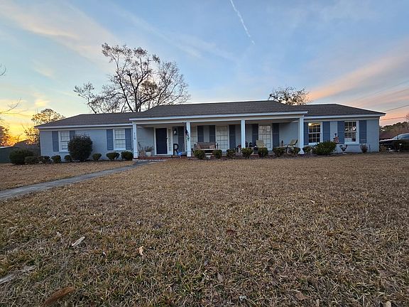 2nd image of 118 Fairway Dr