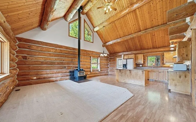 5 bed, 2835 sqft, $3,200 — Photo 4