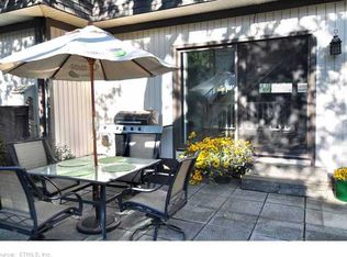 16 Pebblestone Cir, Suffield, CT 06078