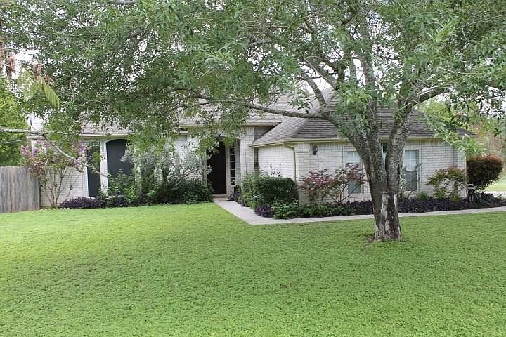 1st image of 300 Primrose Dr