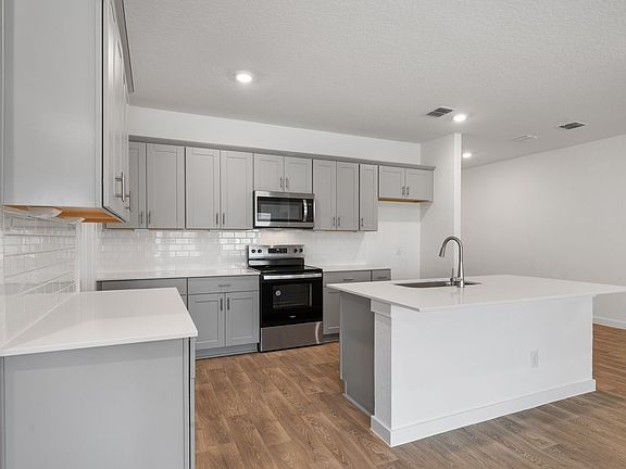 5th image of 646 Grace Ln