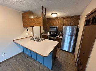 8628 S Maplebrook Cir, Brooklyn Park, MN 55445