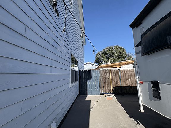 3rd image of 15228 S Ermanita Ave