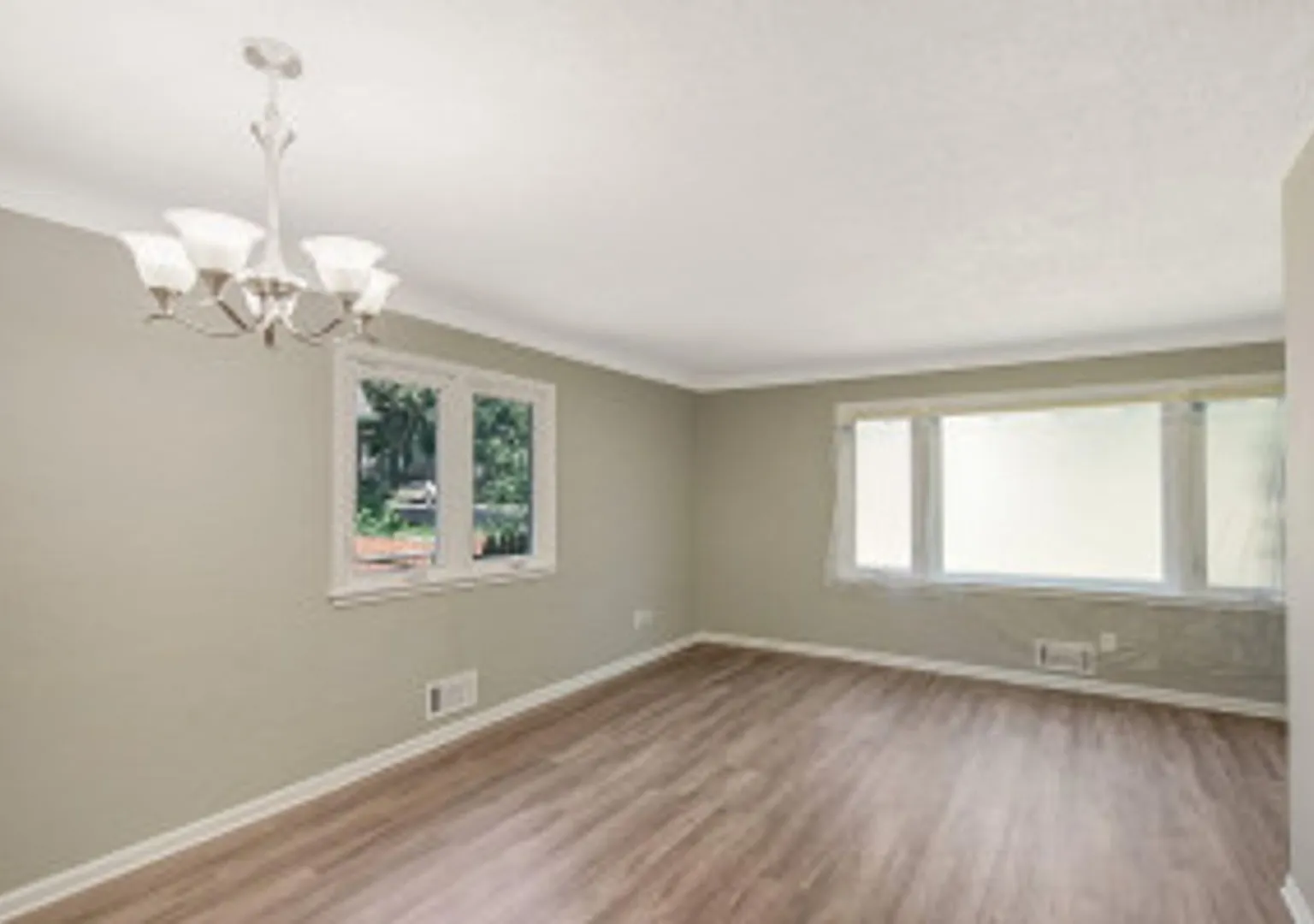 Coming Soon! Large 5 Bed | 2 Bath House W/ Fenced Yard & Garage! — Photo 4
