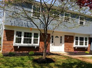 4203 Pinefield Ct, Fairfax, VA 22033
