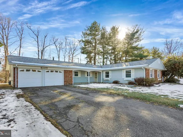 13003 Melville Ln, Fairfax, VA 22033