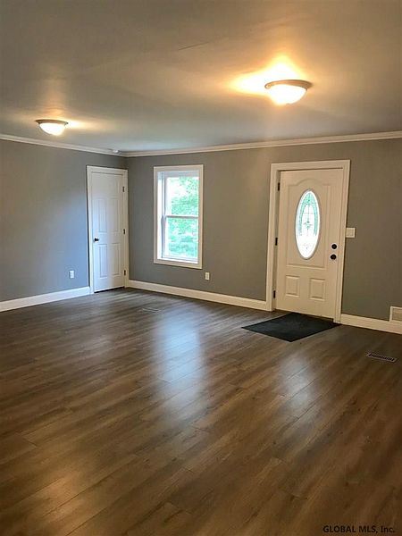 3rd image of 841 HUNTERSLAND Road
