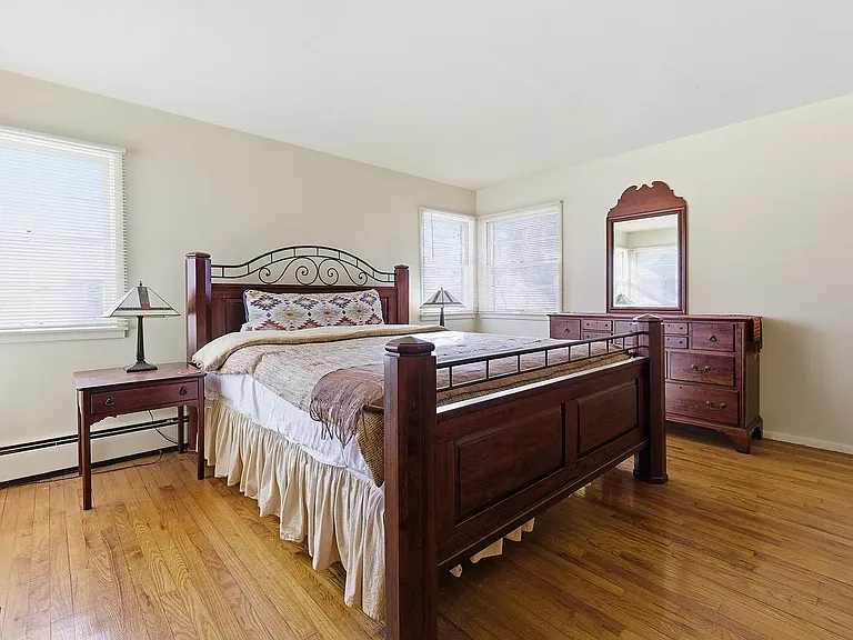 1st bedroom