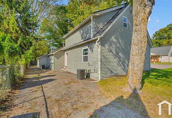 3rd image of 21487 Averhill St