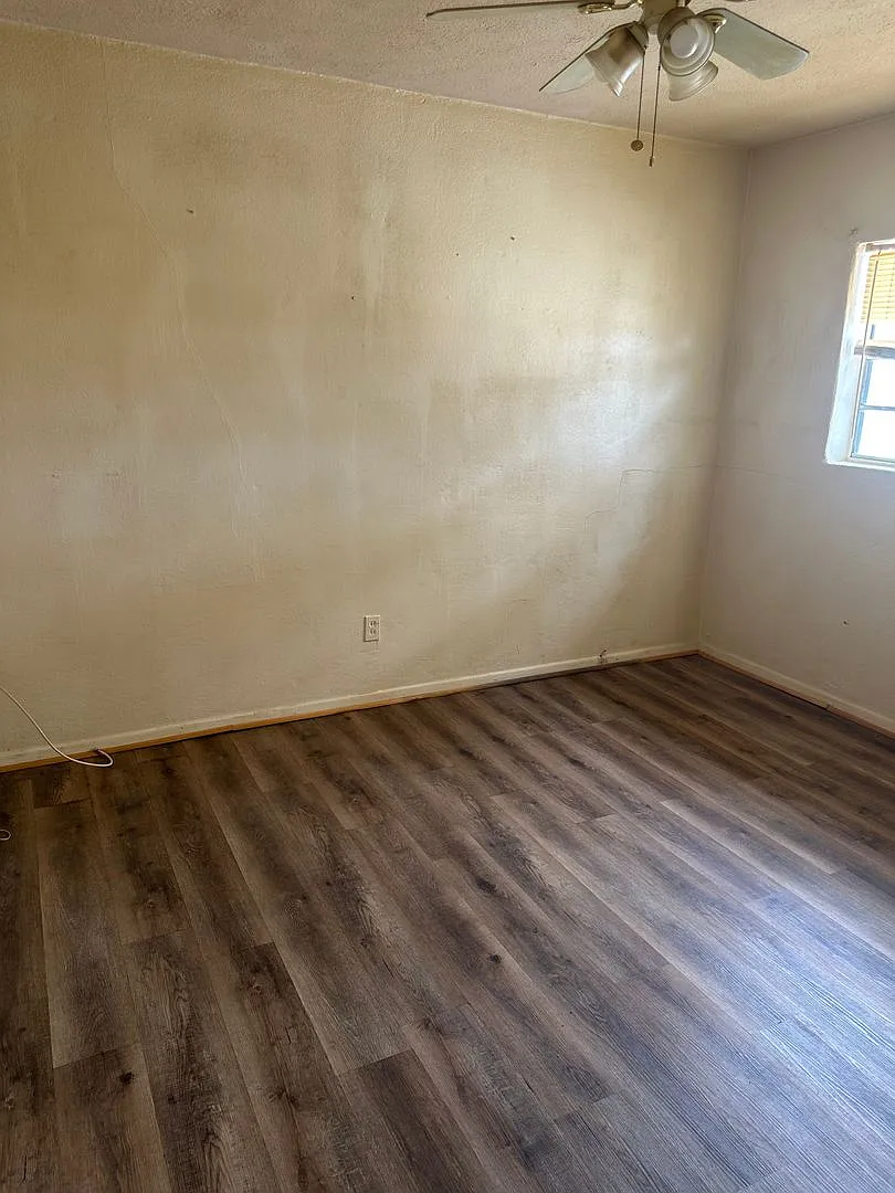 2 Bedroom, 1 Bath — Photo 3