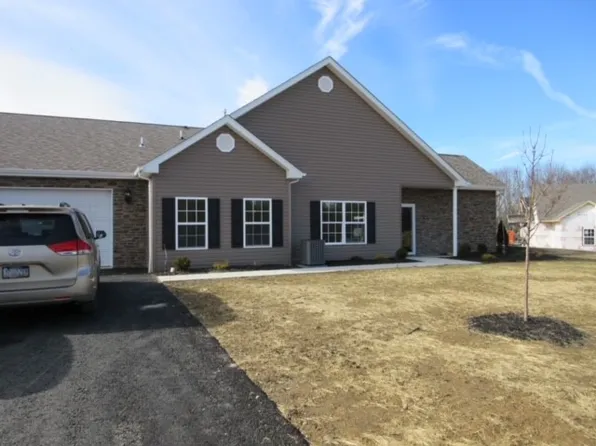 164 Clearwater Dr, Ellwood City, PA 16117