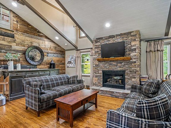 3rd image of 28014 Rivermont Dr