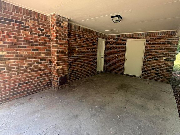 3rd image of 1217 N Magnolia Ave
