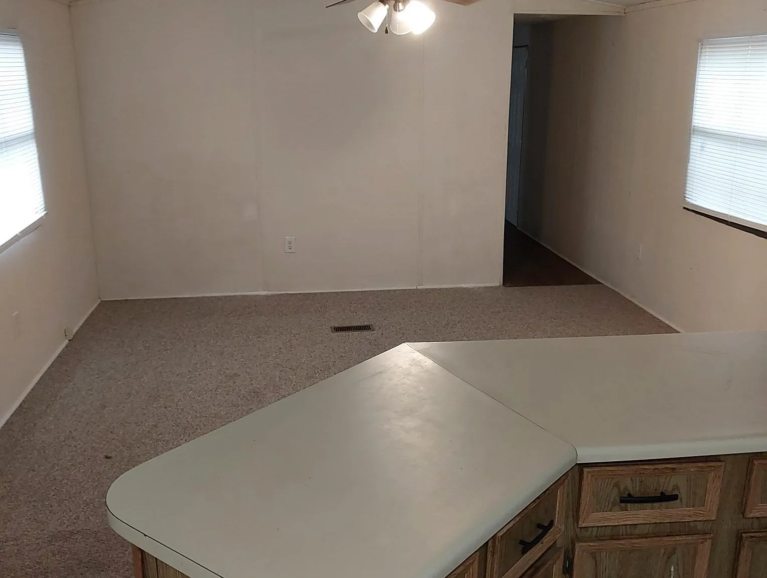 2 bed, 850 sqft, $800 — Photo 2