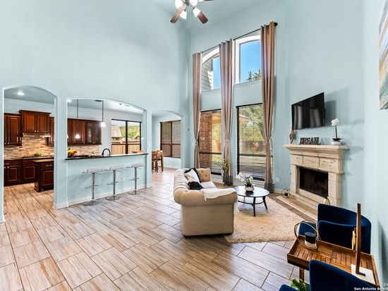 11407 MASSIVE MT, Helotes, TX 78023