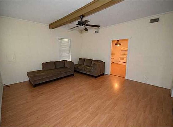 3rd image of 935 Shafer St