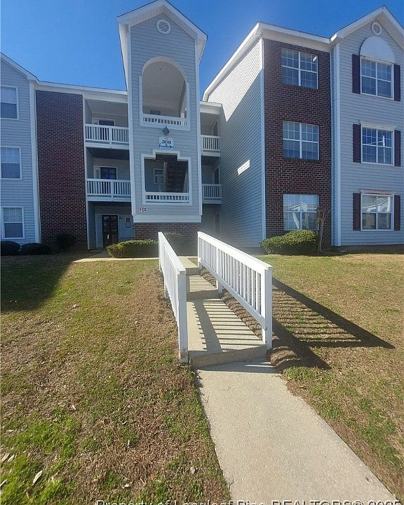 1st image of 300 Waterdown Dr APT 8