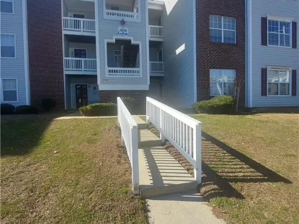 300 Waterdown Dr APT 8, Fayetteville, NC 28314