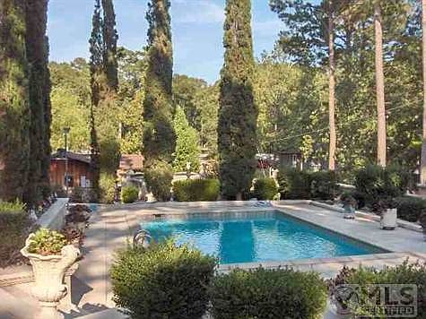 1st image of 115 Parkwood Dr