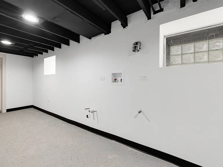 10205 S Yale Ave — Photo 20