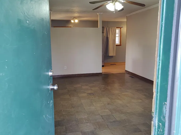 2039 Tecumseh Rd — Photo 4