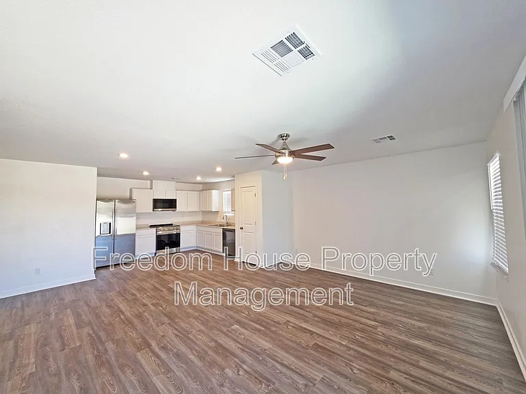 710 E Huyana Wind Dr — Photo 28