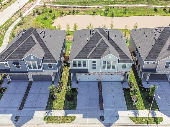 2nd image of 5562 Amber Brook Ln