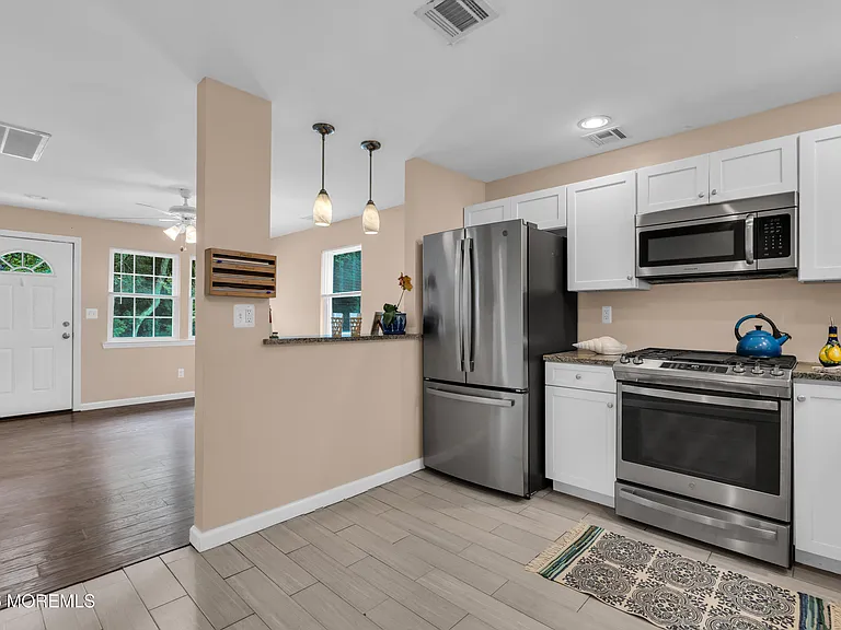 65 Lighthouse Dr — Photo 3