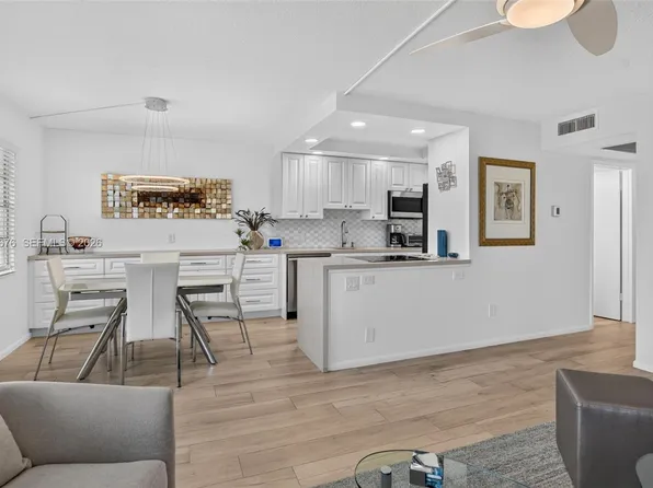 3052 Guildford Dr #3052-C, Boca Raton, FL 33434