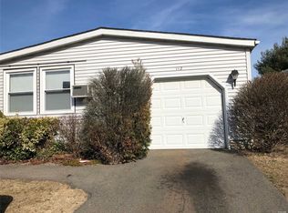 112 Village Cir W, Manorville, NY 11949