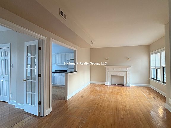 4th image of 927 Forest Ave #4N
