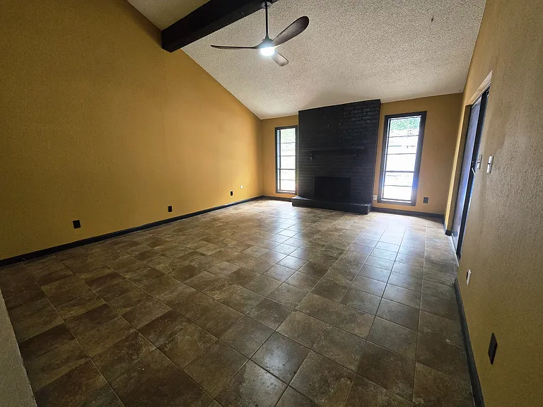2215 Gontier Dr — Photo 6