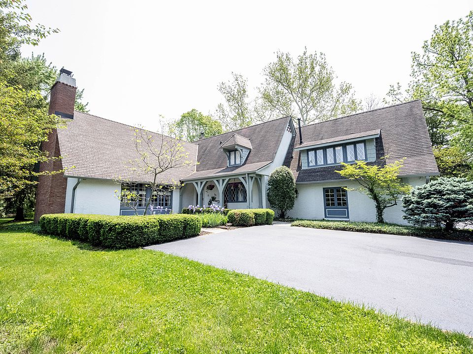 1st image of 543 Oakwood Ct