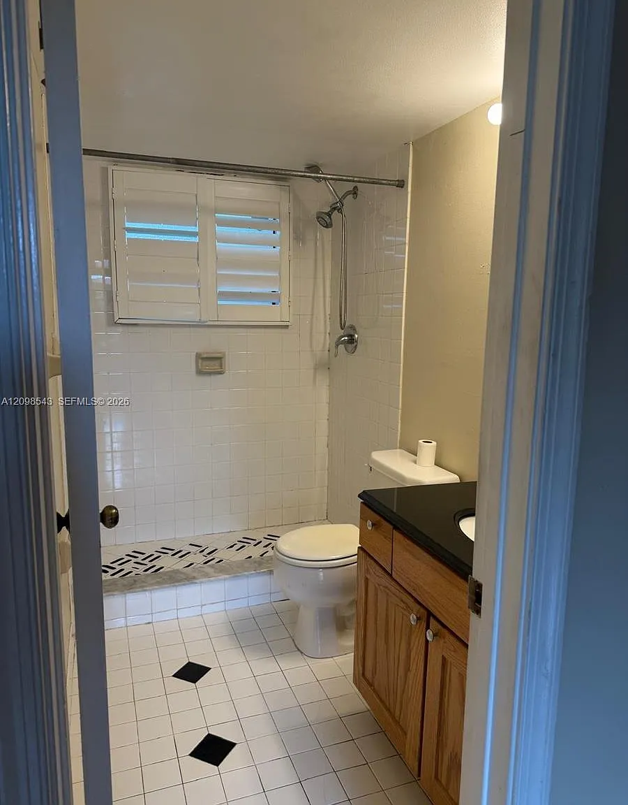 Royal Grenadier Condo — Photo 2
