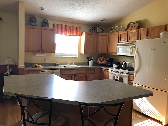 Fully furnished kitchen 