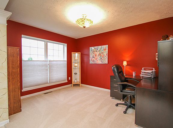 4th image of 527 Cornell Dr
