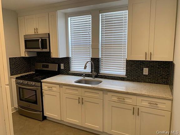 3rd image of 32 Grandview Ave