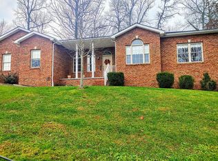 108 Canterbury Cir, Elkview, WV 25071