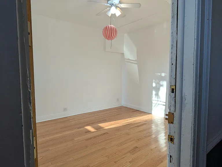 1806 S Carpenter St #1 — Photo 4