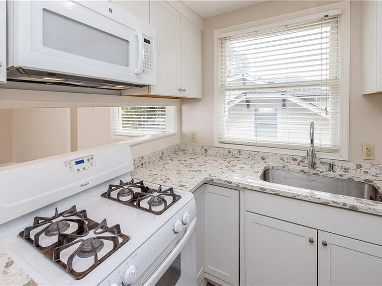 897 Argonne Ave NE #4 — Photo 11