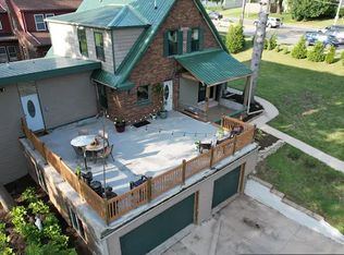 802 63rd St, Windsor Heights, IA 50324