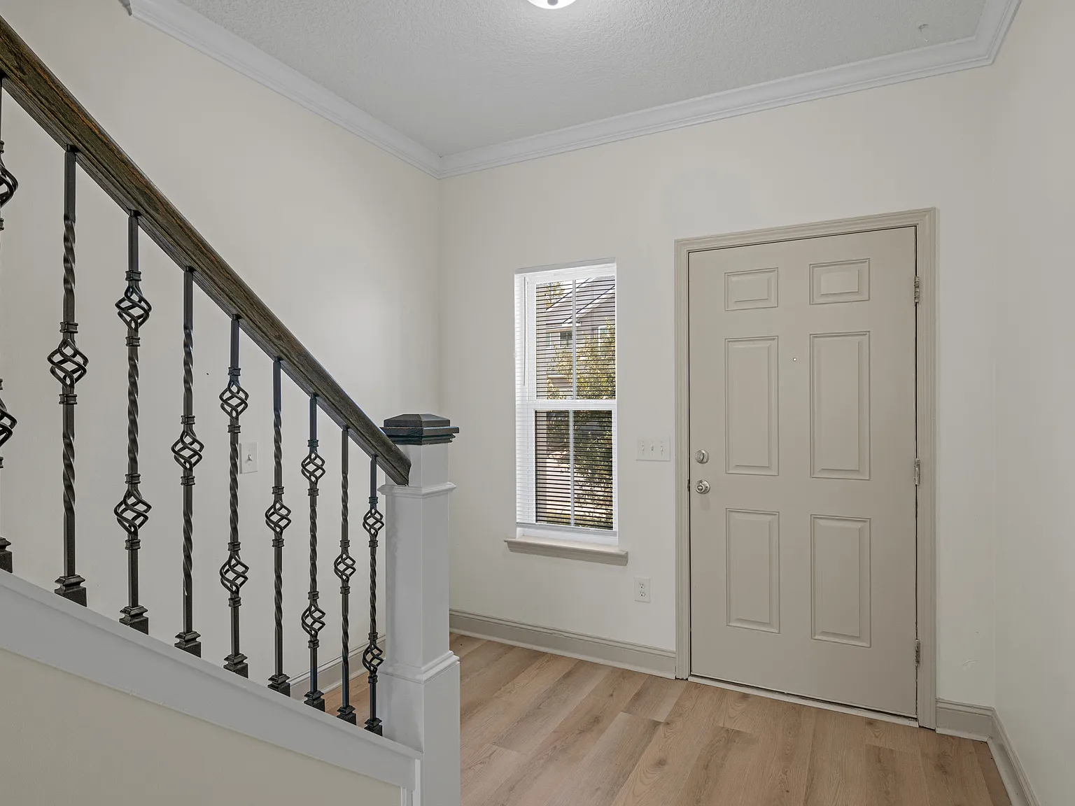 3 bed, 1411 sqft, $1,995 — Photo 4