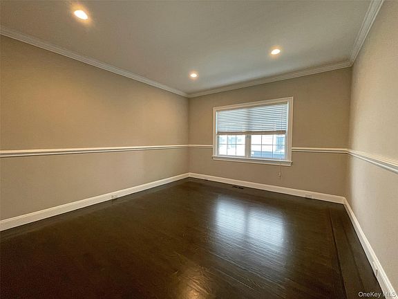 4th image of 1019 Grove St